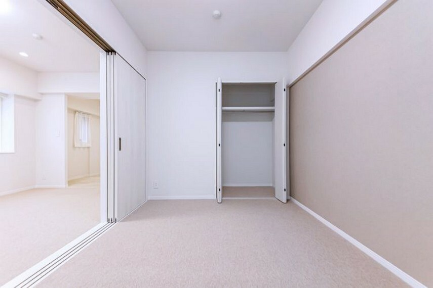 洋室（3）（約5.4帖）リビングとの引き戸を開けば、約17.2帖の大空間としても使うことが出来ます。
