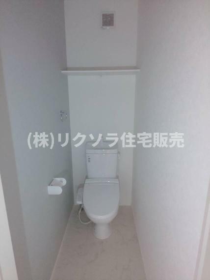 2階トイレ　ウォシュレット付 ■物件内覧・資金計画相談・住宅ローン相談、リフォーム相談、お問合せ受付中■ ※当日・翌日のご内覧、ご相談はお電話でのお問合せがスムーズです！