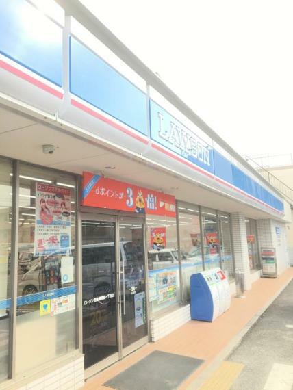 コンビニ 【コンビニエンスストア】ローソン 四條畷南野一丁目店まで741m