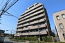 外観写真 マンション外観。伊勢崎線「竹ノ塚」駅徒歩8分のある総戸数48戸のマンションです。共有部分も充実しております！