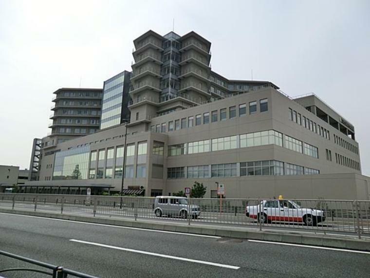 病院 済生会東部病院（横浜市の中核病院として診療科数31、救命救急センター、集中治療センターなどがある総合病院。大規模な災害発生時に重症患者を受け入れる「災害医療拠点病院」」にも指定されています。 ）