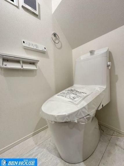 ・トイレは温水洗浄便座仕様でいつでも清潔に利用できます・2ヶ所設置ございますので朝の通勤・通学の準備に忙しい時間帯もご家族がスムーズに準備できますね・現地へのご案内はいつでも可能です