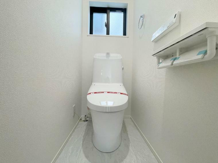 トイレ 【Toilet】トイレ・ウォシュレット付。快適で衛生的な洗浄機能付温水シャワートイレです。（1号棟）
