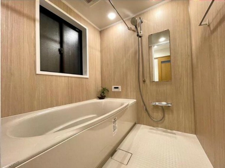 浴室 浴室には窓がある為、換気もしやすいです！