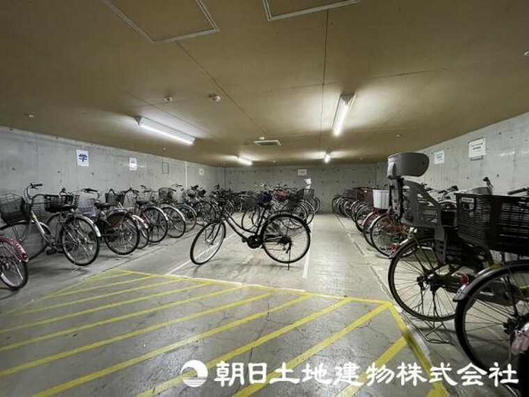 自転車の駐輪場も広いです。