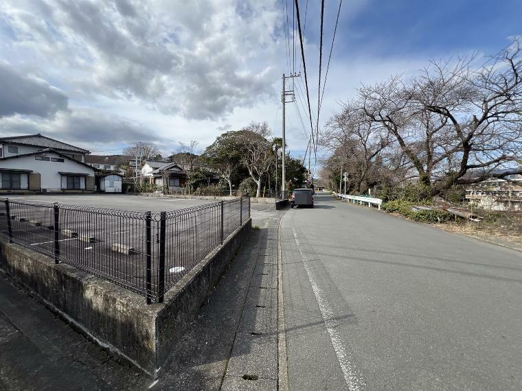 外観・現況 前面道路