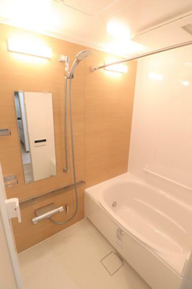 ユニットバス新規交換　便利な浴室暖房乾燥機付きです