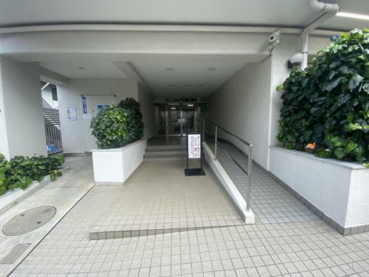エントランスホール ■安心の新耐震基準マンション（総戸数34戸）