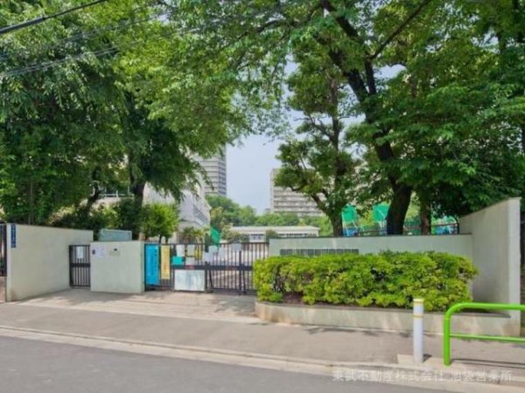 小学校 板橋区立緑小学校　徒歩8分