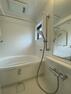 浴室 ■窓のある明るい浴室、追い焚き機能＆浴室乾燥機完備