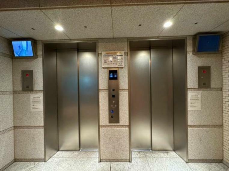 エレベーター2基あり。忙しい時間帯も混み合わず利用できます