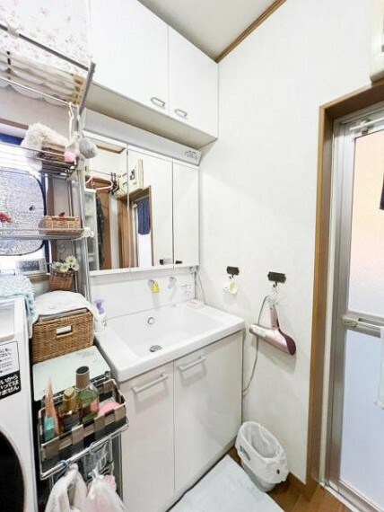 ランドリースペース 【洗面化粧台】快適に過ごせることはもちろん、収納や機能性を兼ね備えた洗面化粧台です。
