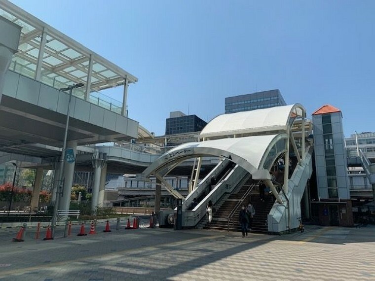 田町駅（JR 山手線） 徒歩14分。