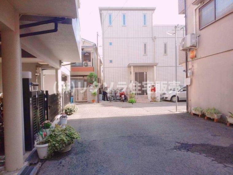 現況写真 前面道路を含む現地写真　公道 ■物件内覧・資金計画相談・住宅ローン相談、リフォーム相談、お問合せ受付中■ ※当日・翌日のご内覧、ご相談はお電話でのお問合せがスムーズです！