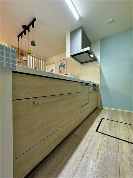 キッチン ■食洗機や浄水器を備えた使い勝手のよいシステムキッチン
