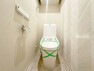 トイレ トイレはシャープでシンプルなデザイン。落ち着いた雰囲気のリラックス空間です。