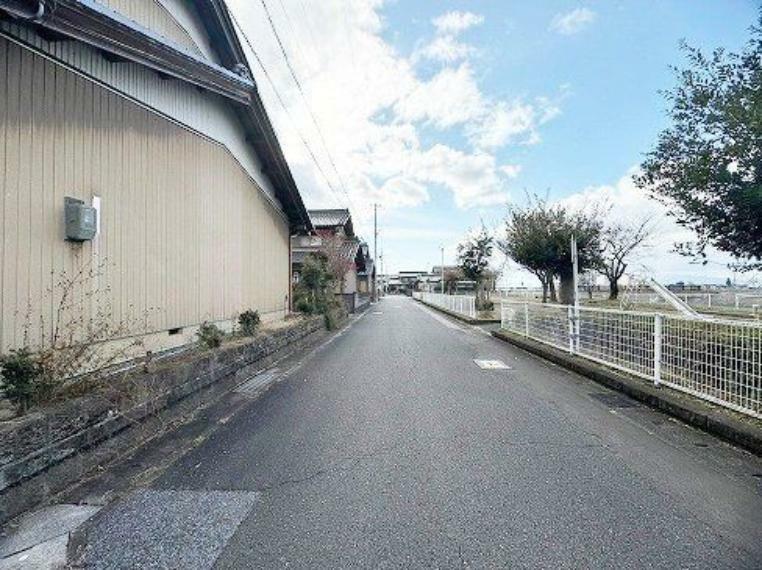 現況写真 前面道路含む現地写真