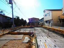 JR中央線「国分寺」駅まで徒歩13分。敷地面積約45坪のゆとりある住まいです。