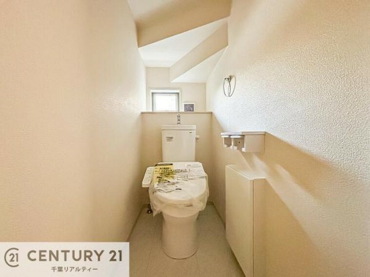 トイレ 1・2階にトイレがございます！朝の忙しい時間帯も待たずにすみそうですね。白を基調とした清潔感のあるトイレでお手入れがしやすいです！