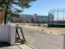 中学校 現地から560m～580m。　仙台市立桜丘中学校　小学校に隣接した緑豊かな環境に立地しています。