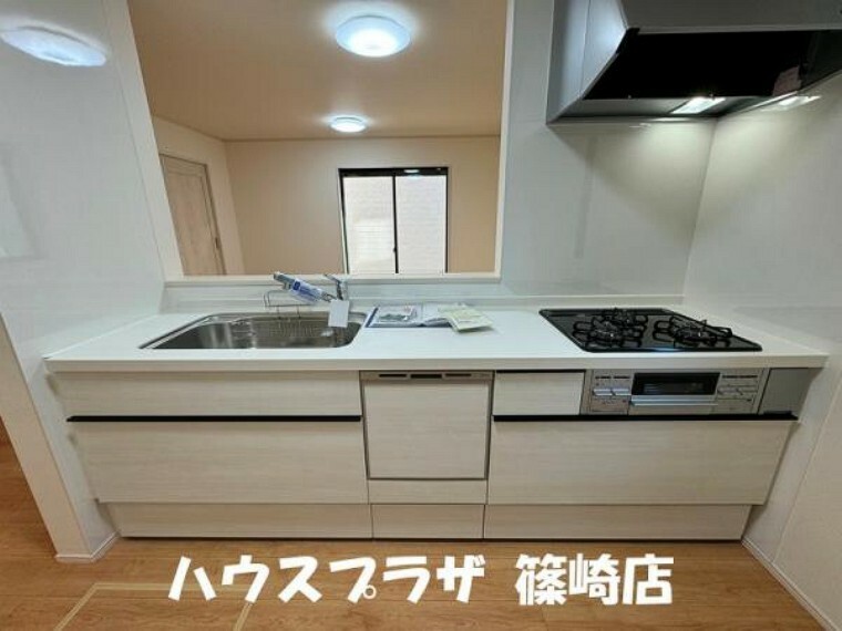キッチン 食洗機がありお手入れのしやすい人工大理石ワークトップキッチン　A号棟