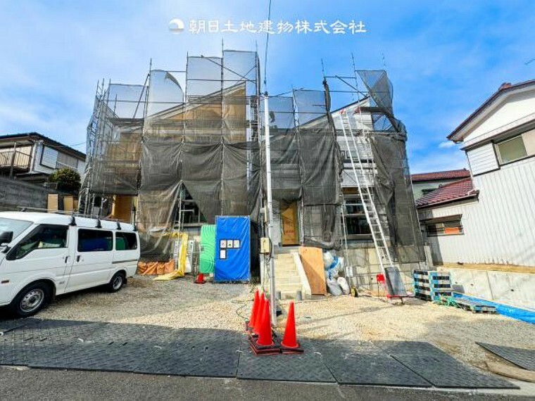 現況外観写真 【外観写真】今はまだ建築中ですがここからスタートする住空間をイメージするには十分です。現地に足を運んでみてください。