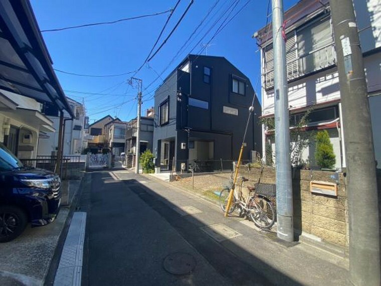 現況写真 お住まいの前を通るのはご近所さんだけの閑静な私道です。静かな住環境を叶えられます。