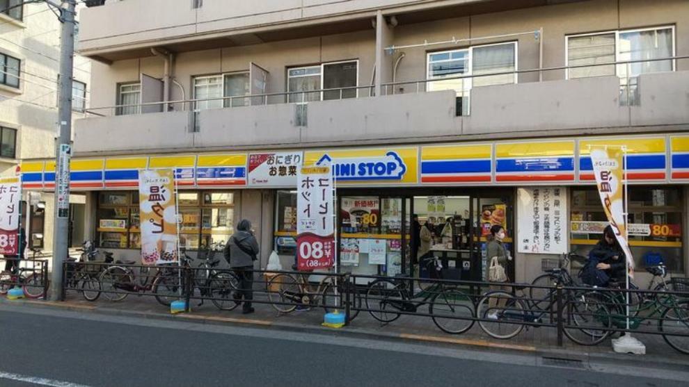 コンビニ ミニストップ下谷店 徒歩2分。