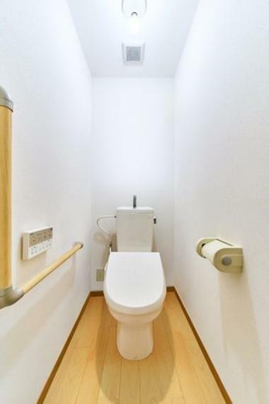 【トイレ】※画像はCGにより家具等の削除、床・壁紙等を加工した空室イメージです。