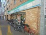 コンビニ ファミリーマート桜台駅前店 徒歩6分。