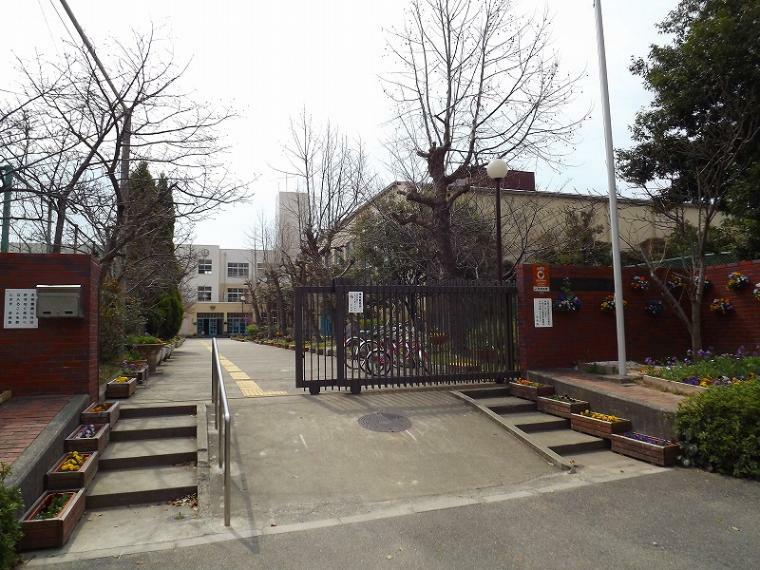 中学校 【中学校】芦屋市立潮見中学校まで1088m