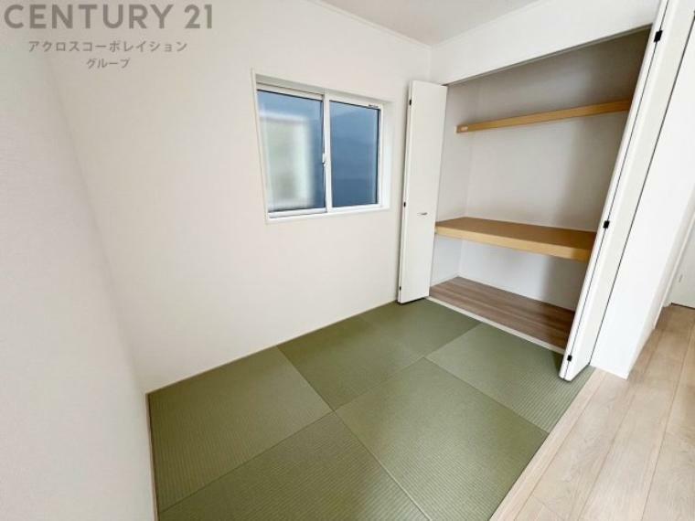 和室 リビング横の和室スペースはリビングと続きで利用してもデザイン性のとれる洋風和室になります。やっぱり一室は欲しい和室は客間や小さなお子様の寝かせ付けなどにも便利です。