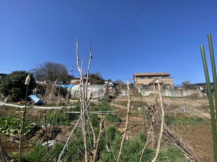 現況写真 土地探しをしていると都市計画区域という言葉を目にすると思います。法律によって、都道府県知事や国土交通大臣が指定するエリアのことを指しており、都市計画区域は市街化区域と市街化調整区域に分けられています。