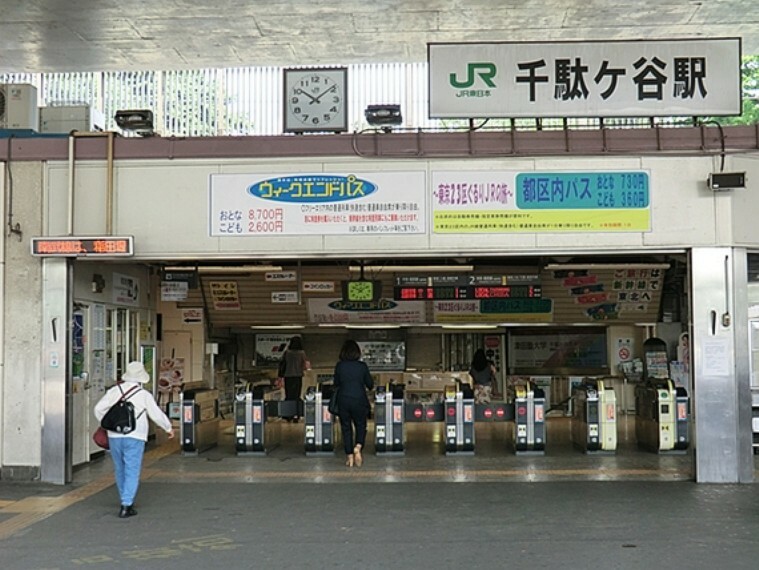 東京体育館、国立競技場、新宿御苑、明治神宮外苑、明治神宮などの施設や神社に周囲を囲まれている環境です。