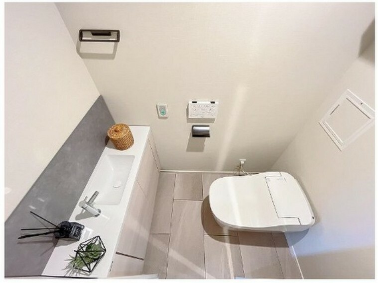 トイレ 高機能トイレでトイレ空間の気になるニオイを排除してくれる機能付き