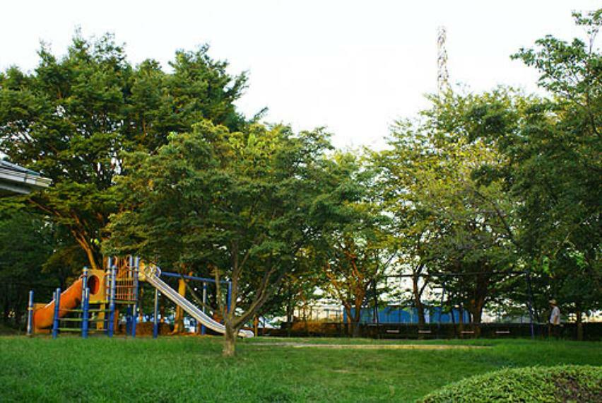 公園 【公園】越谷市立平方公園庭球場まで900m