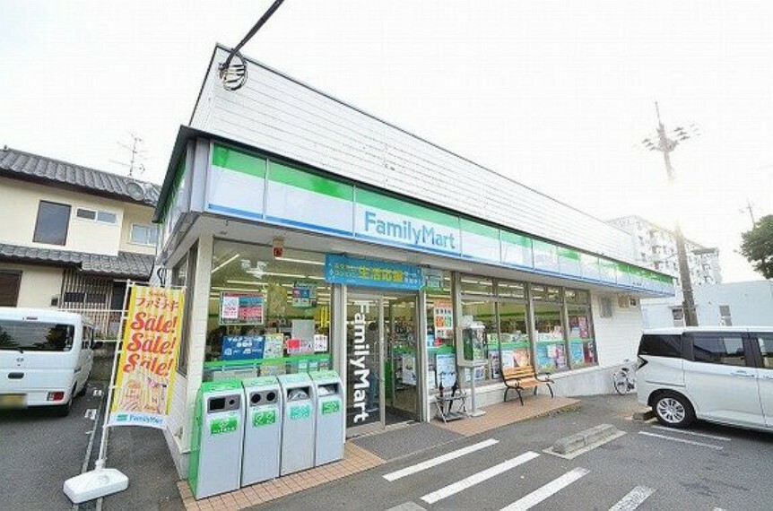 コンビニ ファミリーマート　みなとや鶴川店　距離約400m