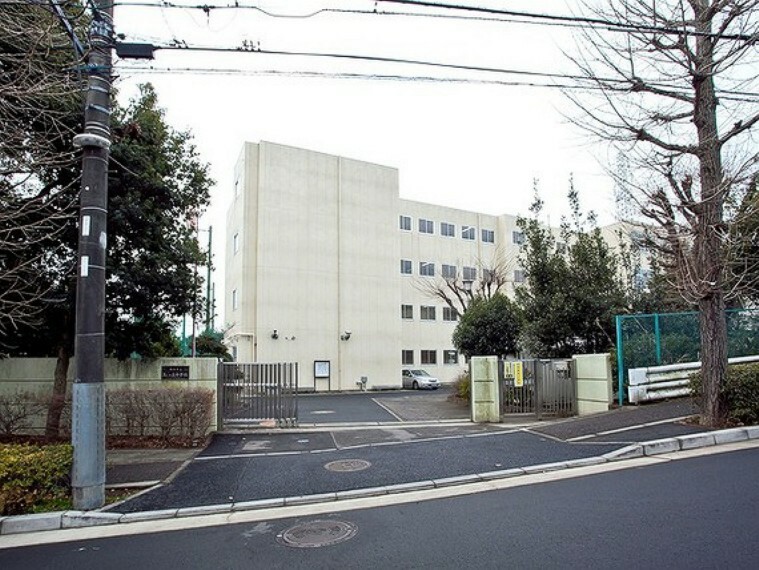 中学校 横浜市立美しが丘中学校　距離約800m