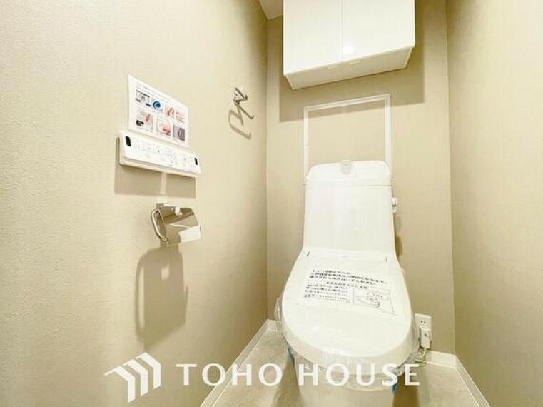 トイレ 「リフォーム済・トイレ」トイレは、快適な温水洗浄便座付きトイレです。リフォーム済みで、いつも清潔な空間であって頂けるよう配慮された造りです。