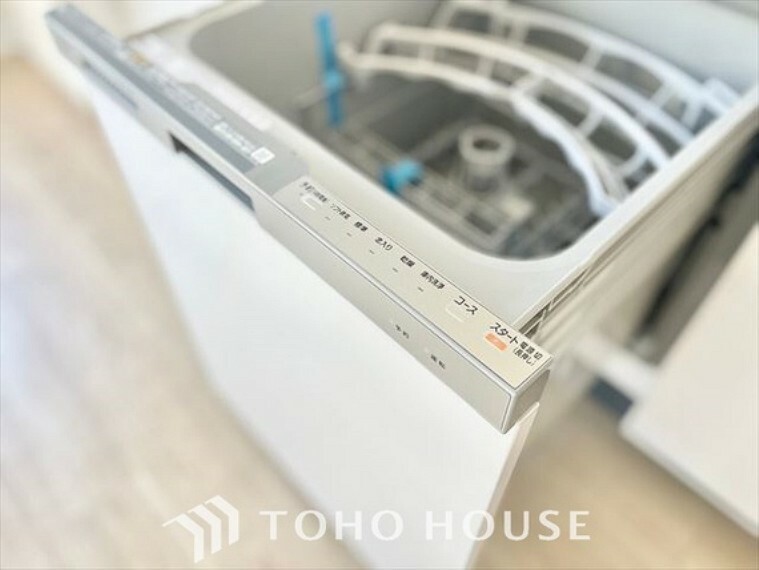 構造・工法・仕様 【Built-in　dishwasher】家事の最も強い味方の一つ・・ビルトイン型の食器洗浄乾燥機。手洗いでは落ちない汚れも高温・高圧ですっきり。大幅な時短になるのが嬉しい。