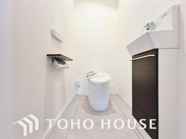 トイレ トイレはタンクレスで広く開放感も感じる空間を演出しております。いつも清潔な空間へ。（2階）