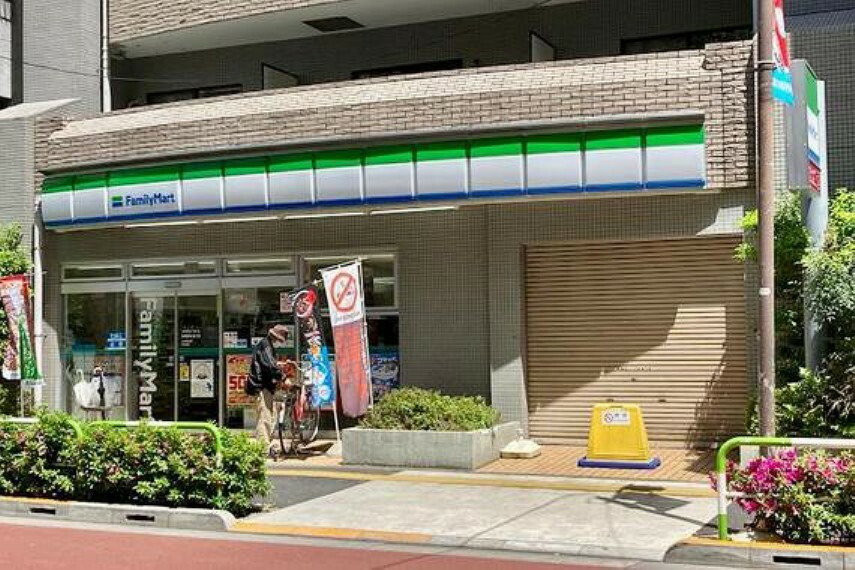 ファミリーマート板橋駅桜通り店