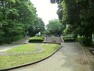 公園 竹山中公園 竹山中公園は、起伏のある公園で緩やかな傾斜を利用した散策路や玉石を素足で歩いて足つぼを刺激する健康歩道があります。