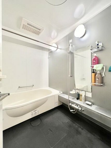 浴室 浴室サイズが1620（注文住宅並みの浴槽）ですので、ご家族皆様で入浴時間をお楽しみいただけます！