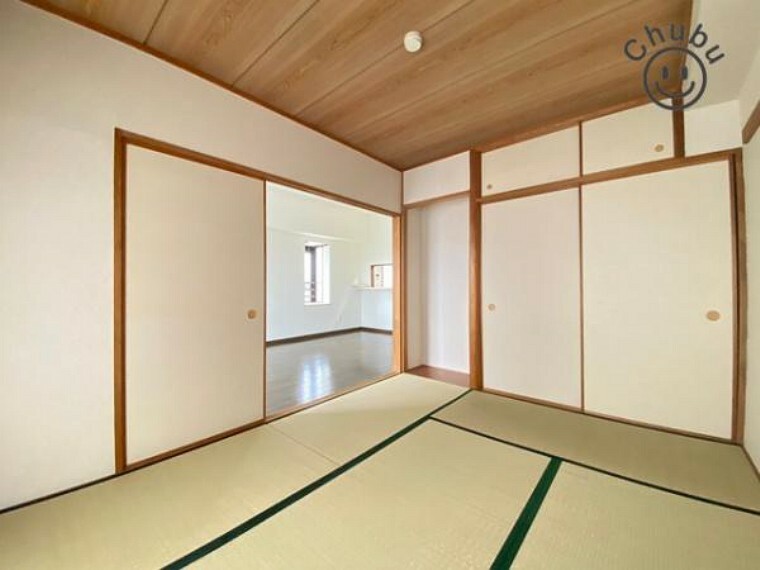 和室 6帖和室　リビングに隣接した和室は小さなお子様の遊び場や洗濯物を畳んだりとミセスコーナーとしても使えます