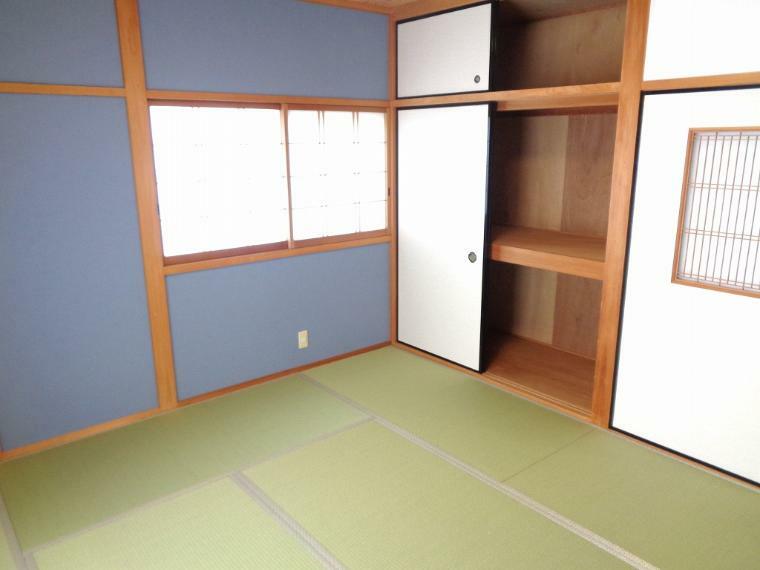 和室 和室が1階と2階に備わった4LDK。足を伸ばしてゆったりとお寛ぎいただける畳仕様は心休まる空間です！