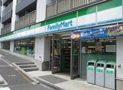 コンビニ ファミリーマート 牛込柳町駅前店293m