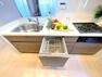 ダイニングキッチン ■家事負担を軽減できる食洗機完備