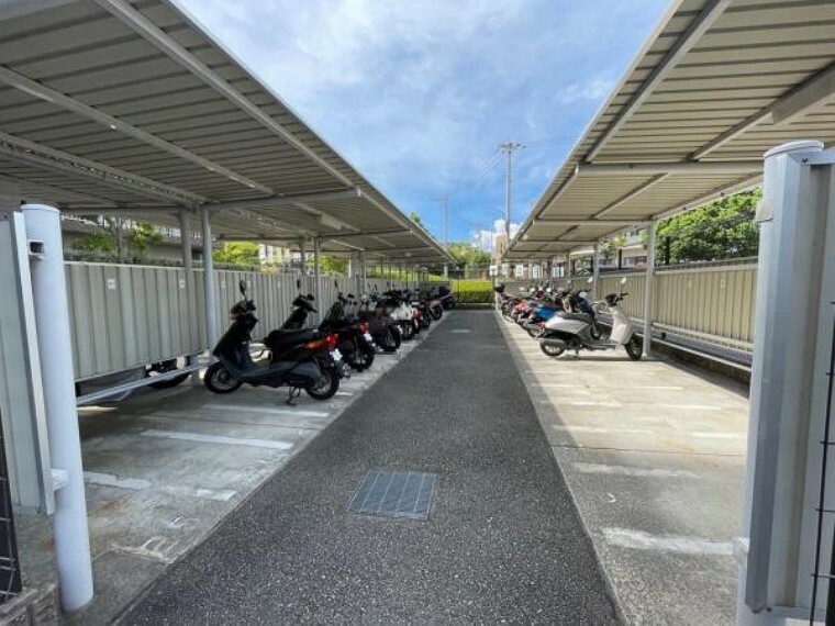 駐車場 ゆったり広めのバイク置き場