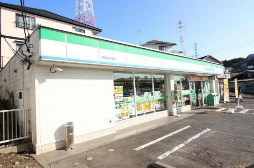 コンビニ ファミリーマート町田成瀬台店まで約375m